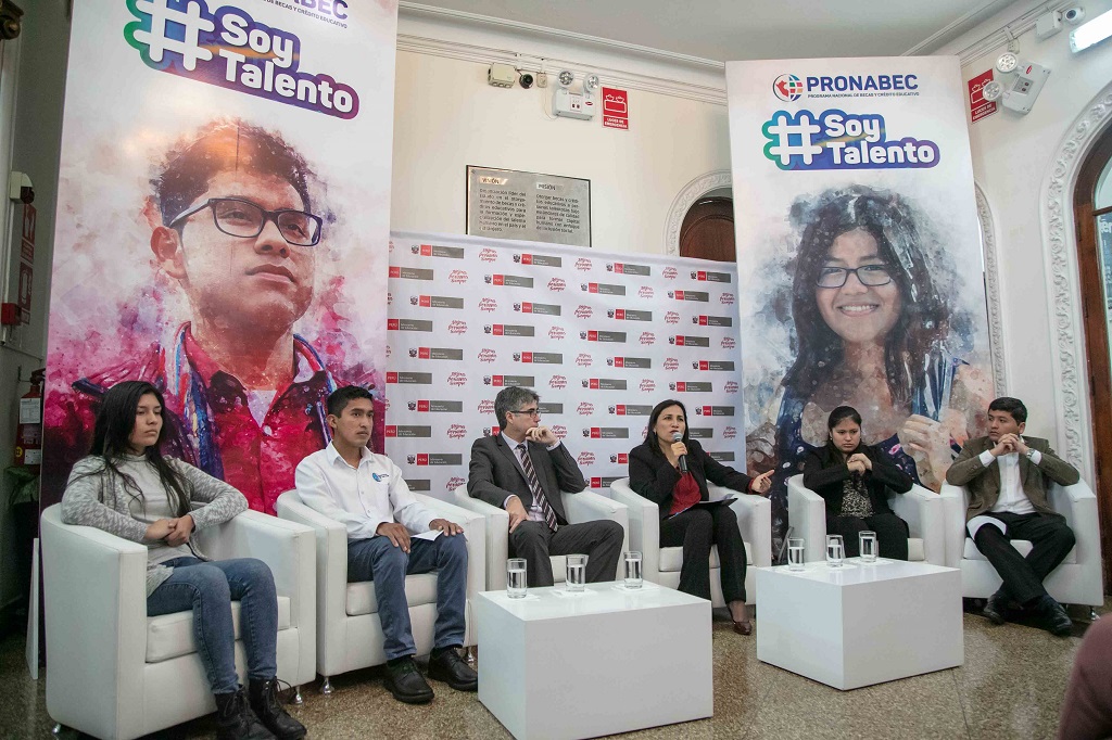 Estado peruano otorgará 5.000 becas en concurso para estudios superiores