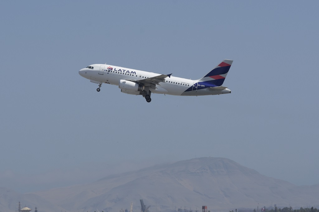 Latam AirlinesLATAM Airlines Group es una de las tres aerolíneas más sostenibles del mundo