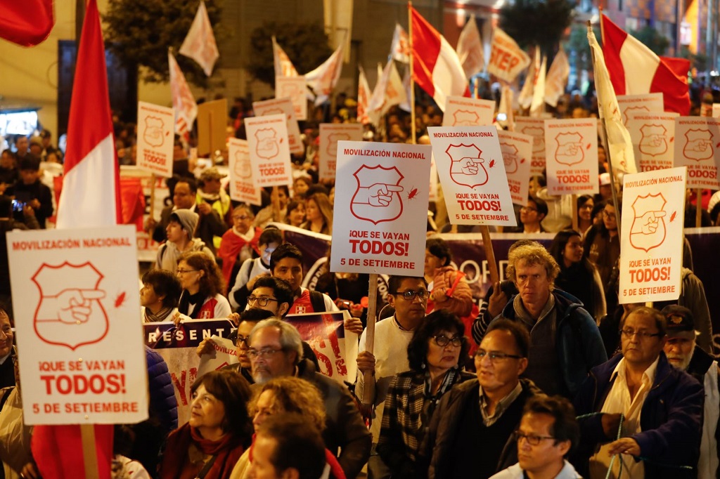 Marcha 'Que se vayan todos' recorrió calles de Lima y otras ciudades del país