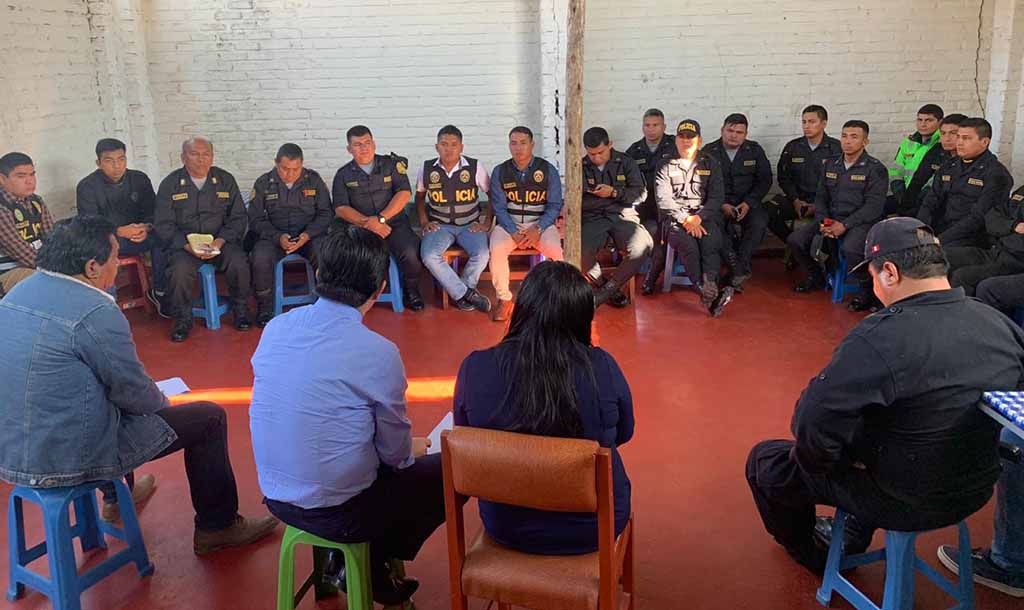 capacitan a policias tambogrande