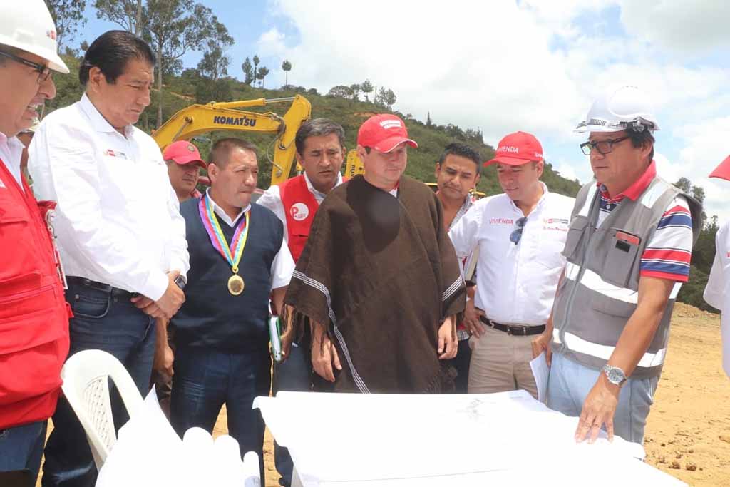 ministro de vivienda y gobernador en ayabaca 1