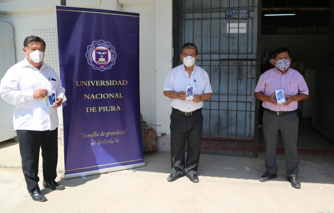 Alumnos de escasos recursos económicos de Universidad Nacional de Piura recibirán teléfonos móviles