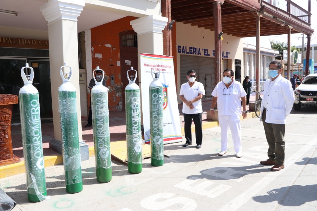 Piura: entregan 5 balones de oxígeno medicinal para personas vulnerables de Catacaos