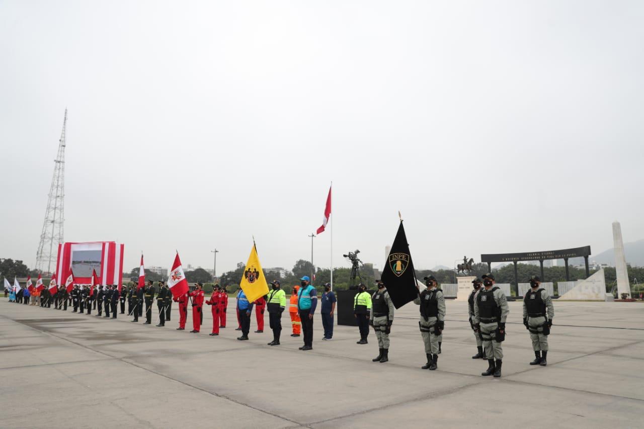 Autoridades peruanas rinden homenaje a los héroes de la batalla frente al covid-19