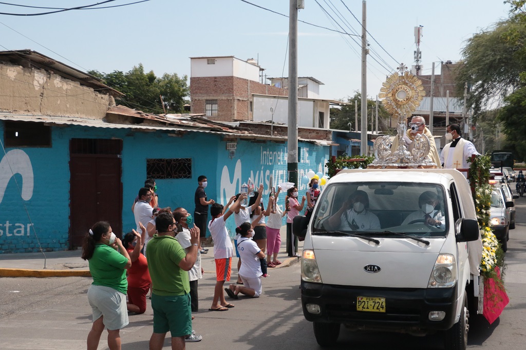 Emotivo Recorrido de Corpus Cristhi se realizó en Piura, Castilla y Veintiséis de Octubre