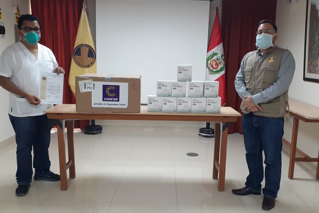 Colegio Médico de Piura distribuye mascarillas para personal de salud de hospitales