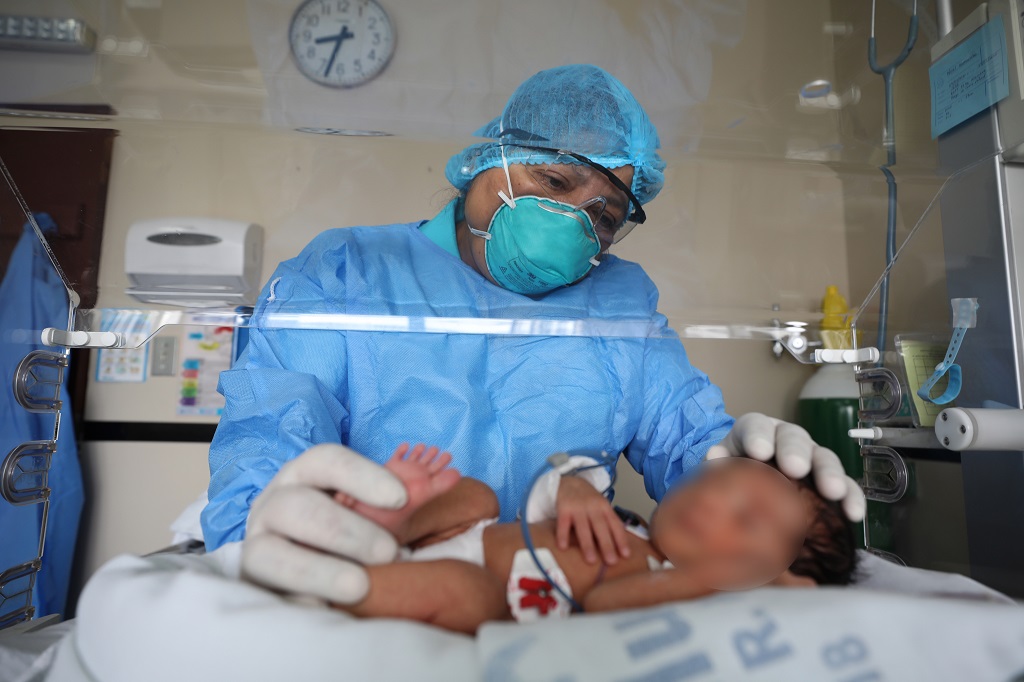 Personal de Essalud recupera a bebé cuya madre estuvo contagiada con Covid-19