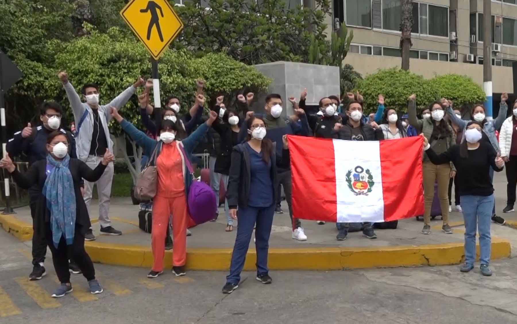 medicos retornan a lima