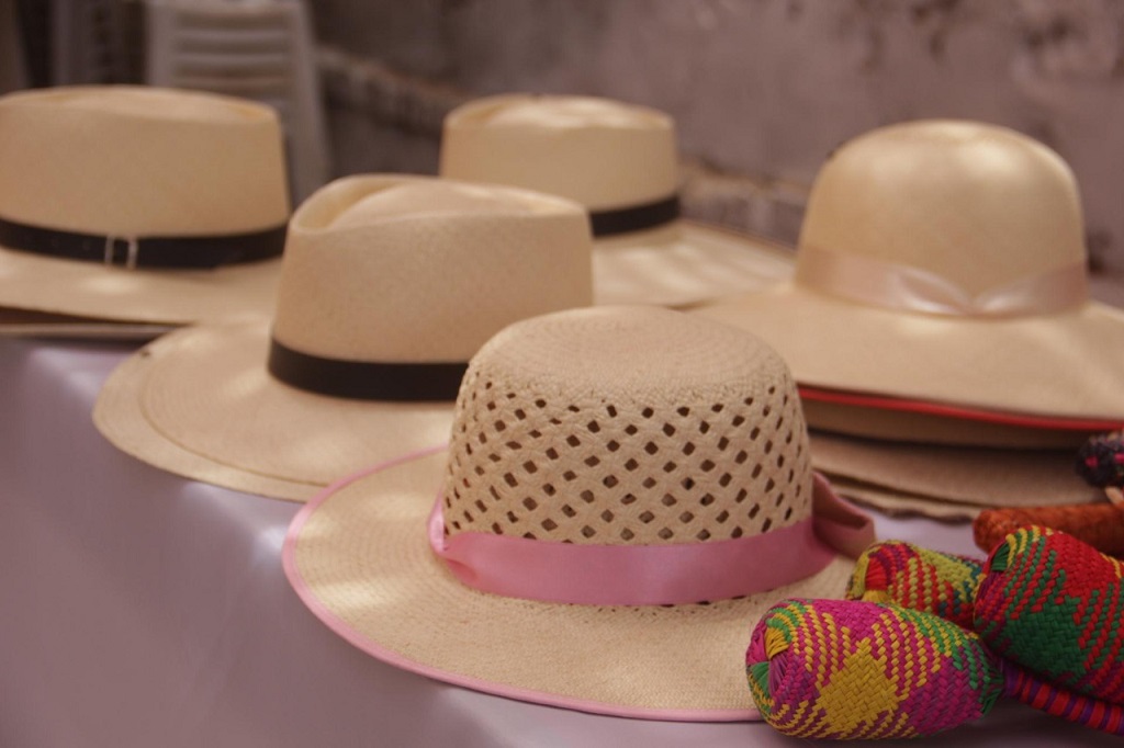 Arte de confección de sombreros en distrito de Catacaos