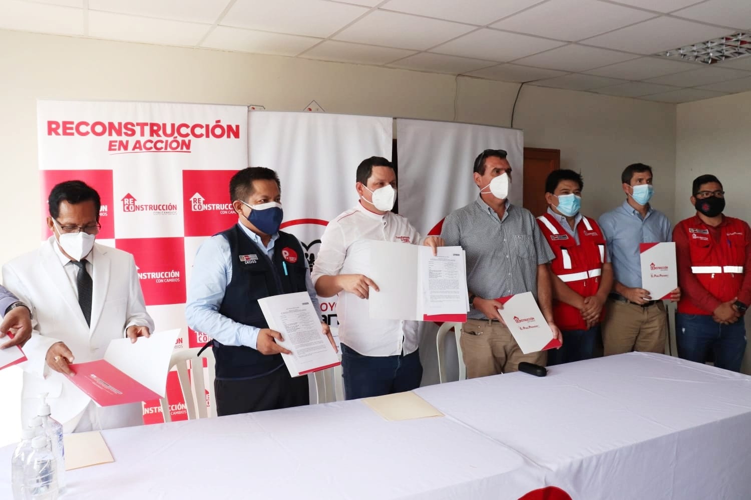 Firma contrato hospital 1