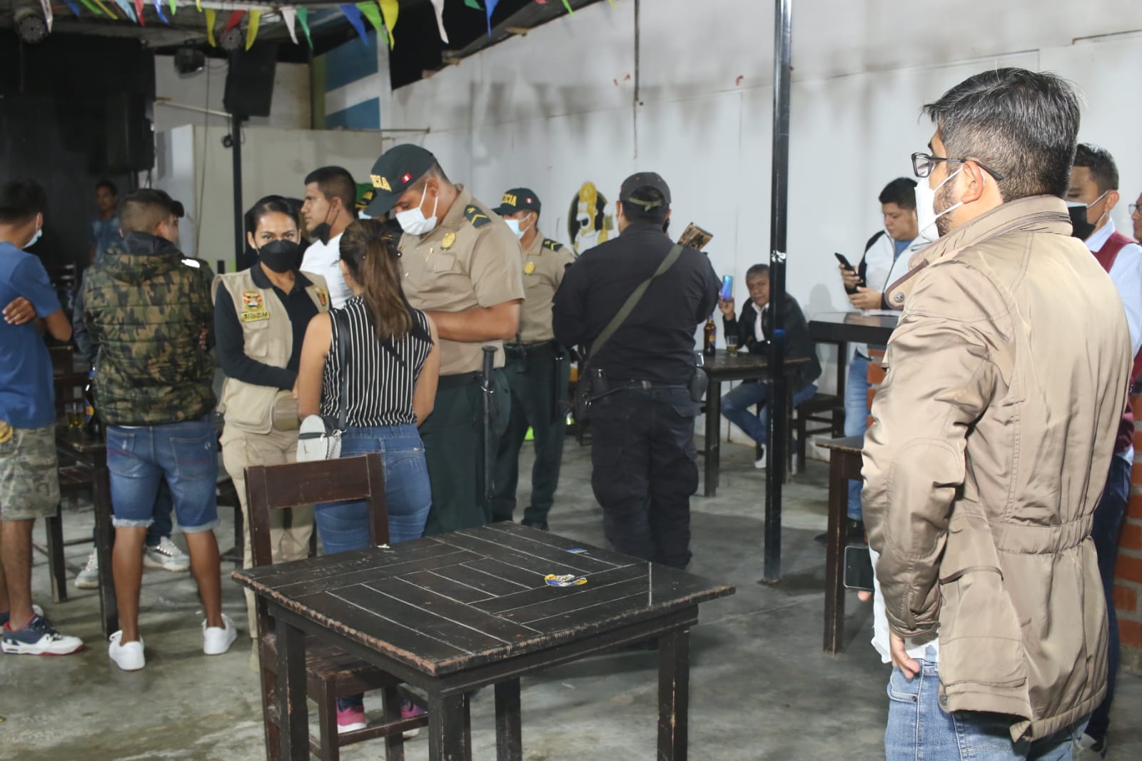 autoridades intervienen bares y prostibulos 1