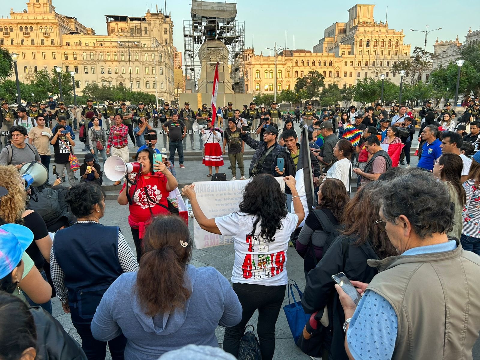 Marcha contra Congreso Lima1