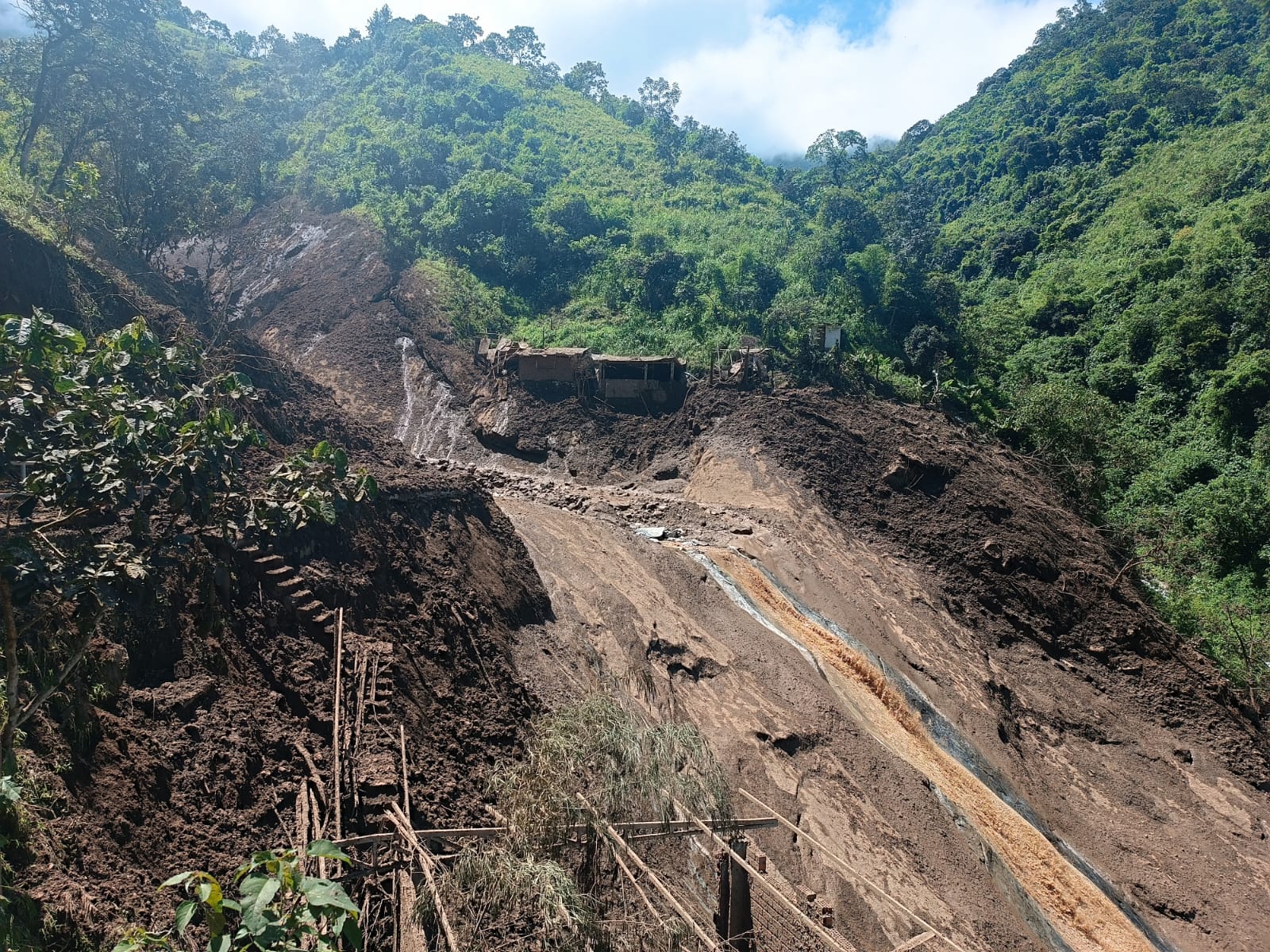 Los Peroles de "Mishahuaca" después de huaico | Imagen Radio La Mega de Canchaque