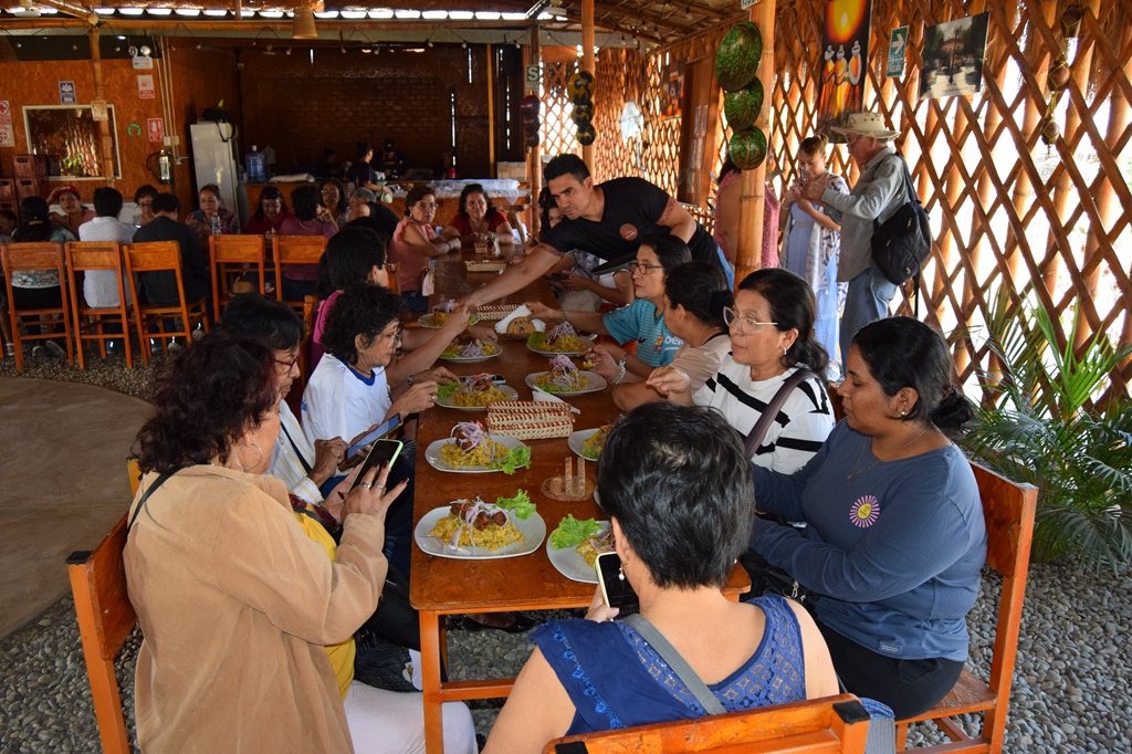 Turistas pueden saborear ricos platos en Restaurante Huaca Tallán
