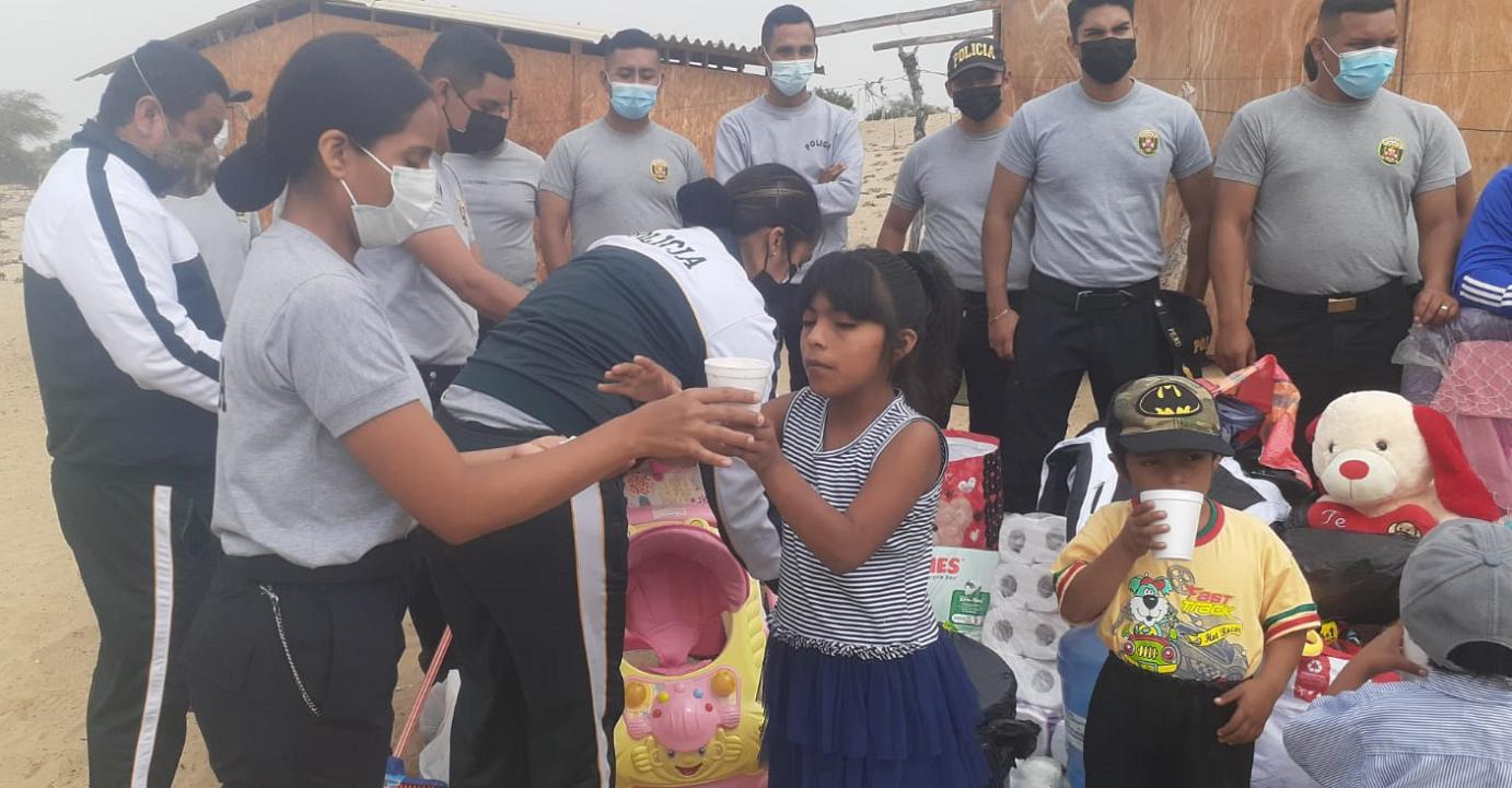 Piura: efectivos policiales de Los Algarrobos llevaron ayuda humanitaria a familia de Los Ejidos de Huan